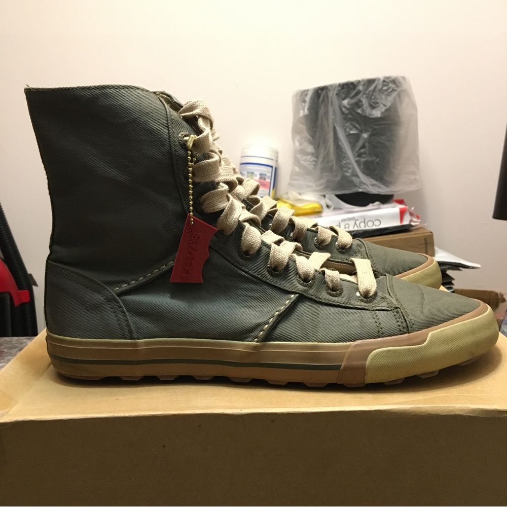 Levi’s sneakers